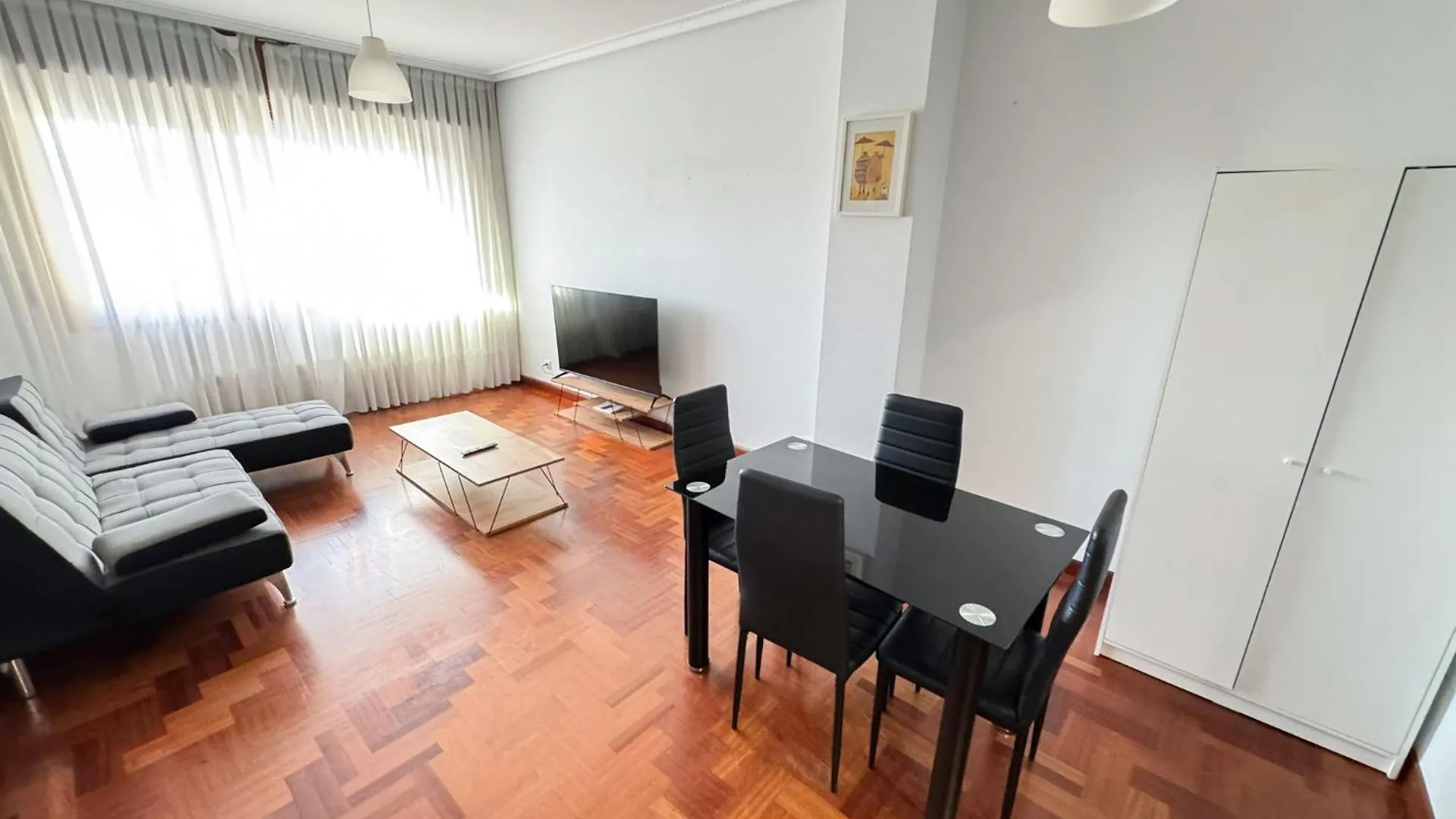 Centrico Y Amplio Piso En Bilbao Apartment