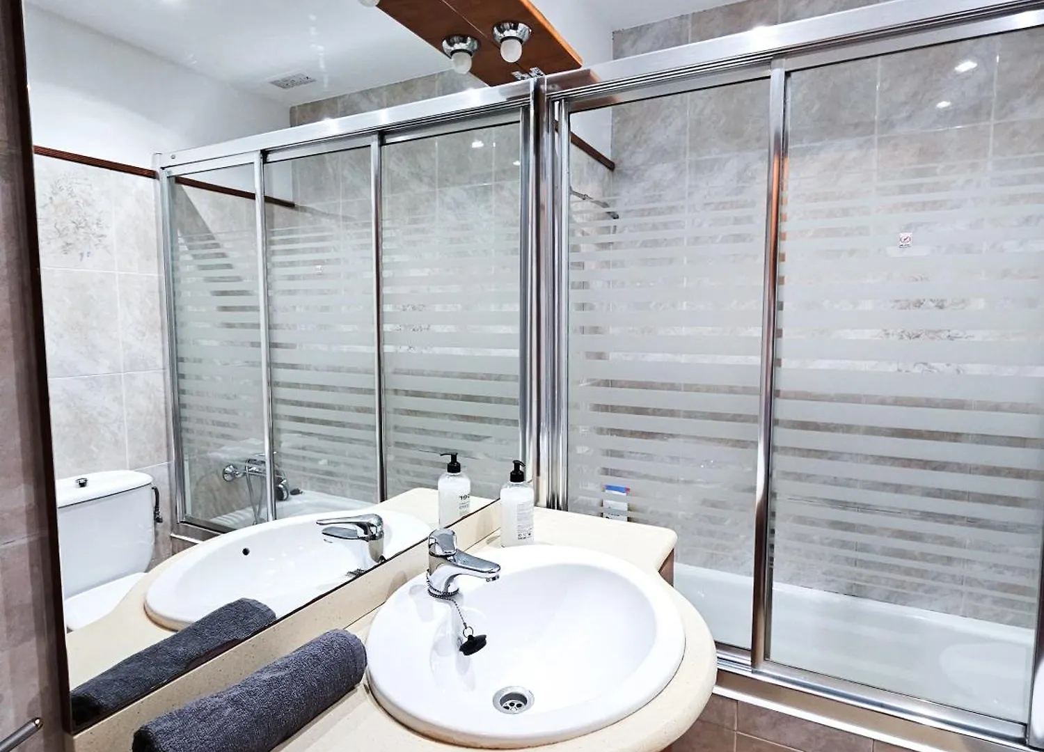 Centrico Y Amplio Piso En Bilbao Apartment