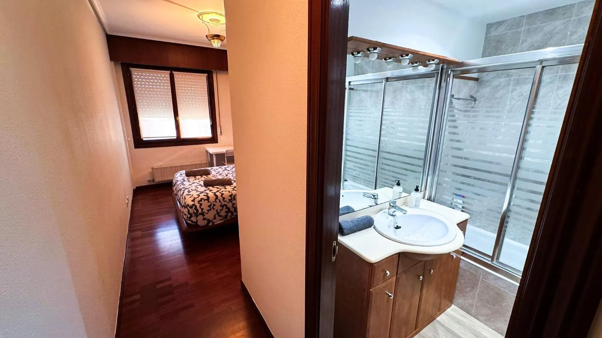 Centrico Y Amplio Piso En Bilbao Apartment