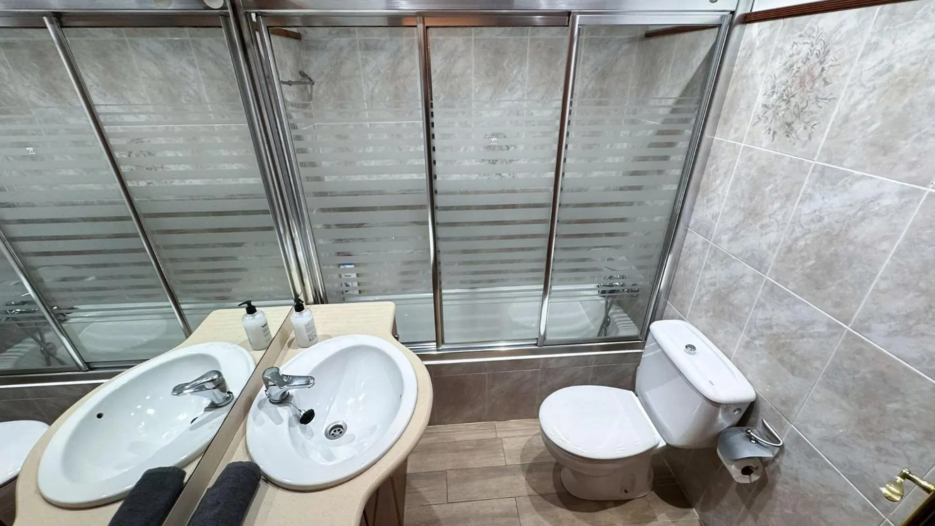 Centrico Y Amplio Piso En Bilbao Apartment