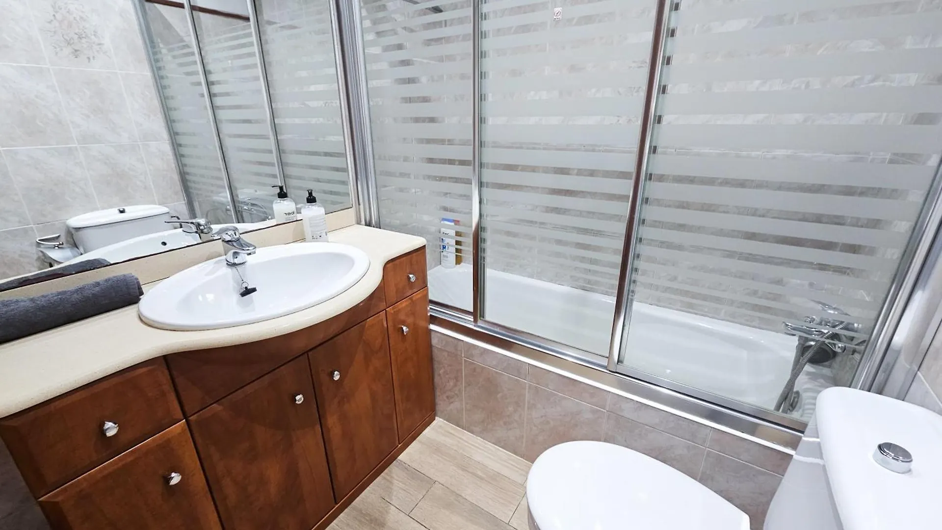 Centrico Y Amplio Piso En Bilbao Apartment