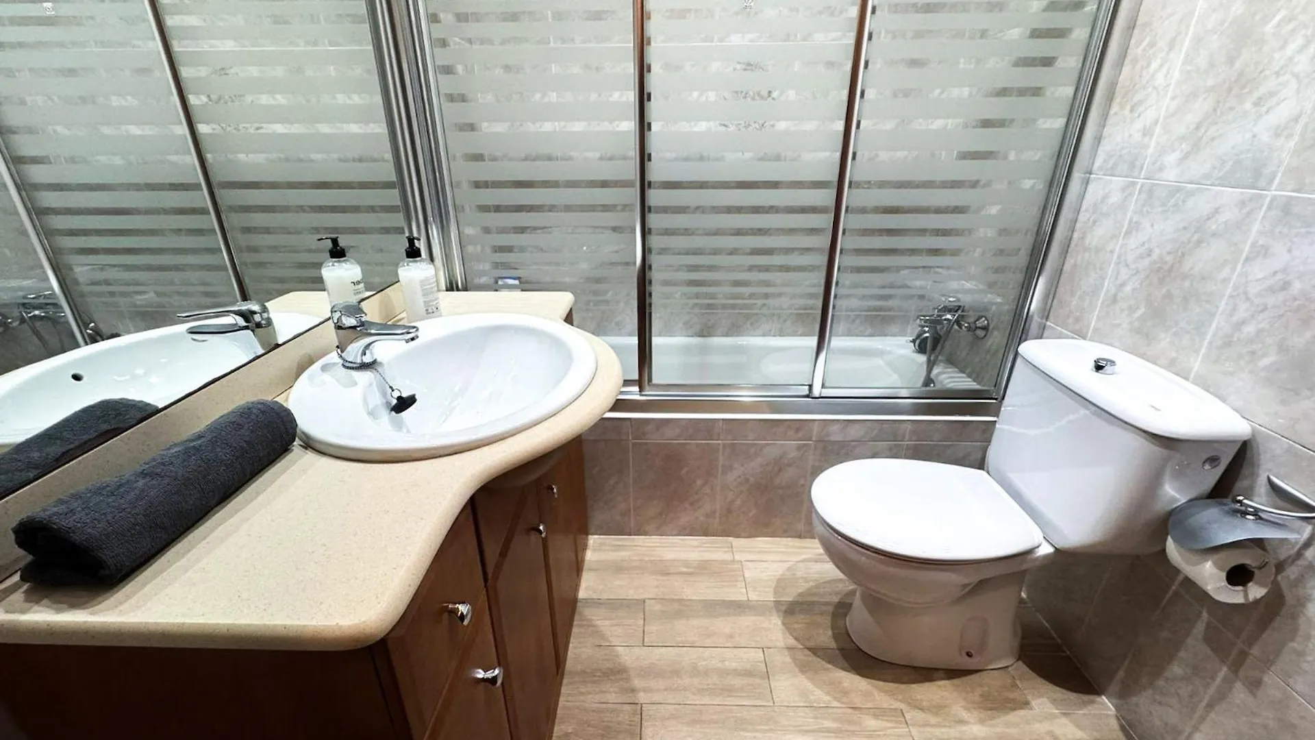Centrico Y Amplio Piso En Bilbao Apartment